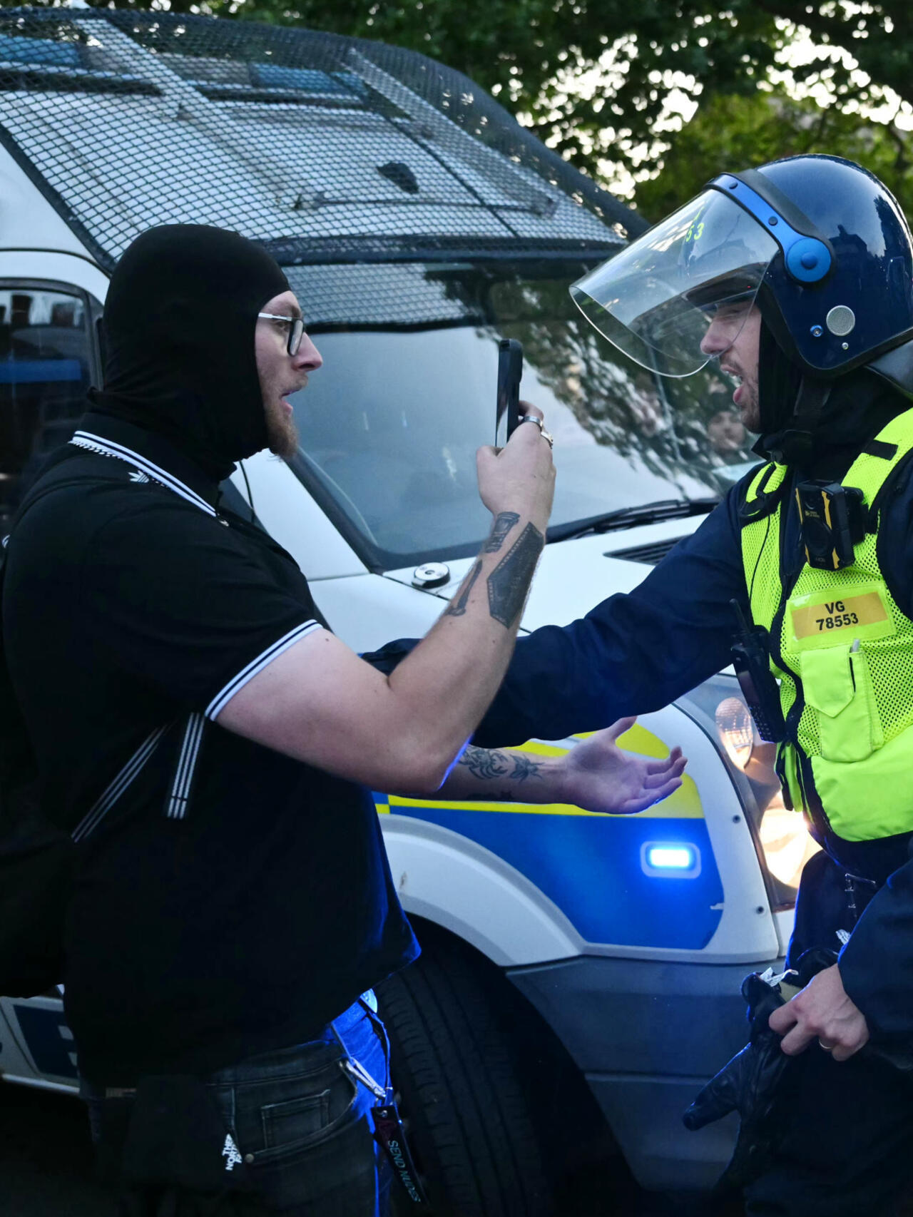 La police britannique inculpée pour avoir soutenu des militants antifas lors d’une manifestation à Epping
