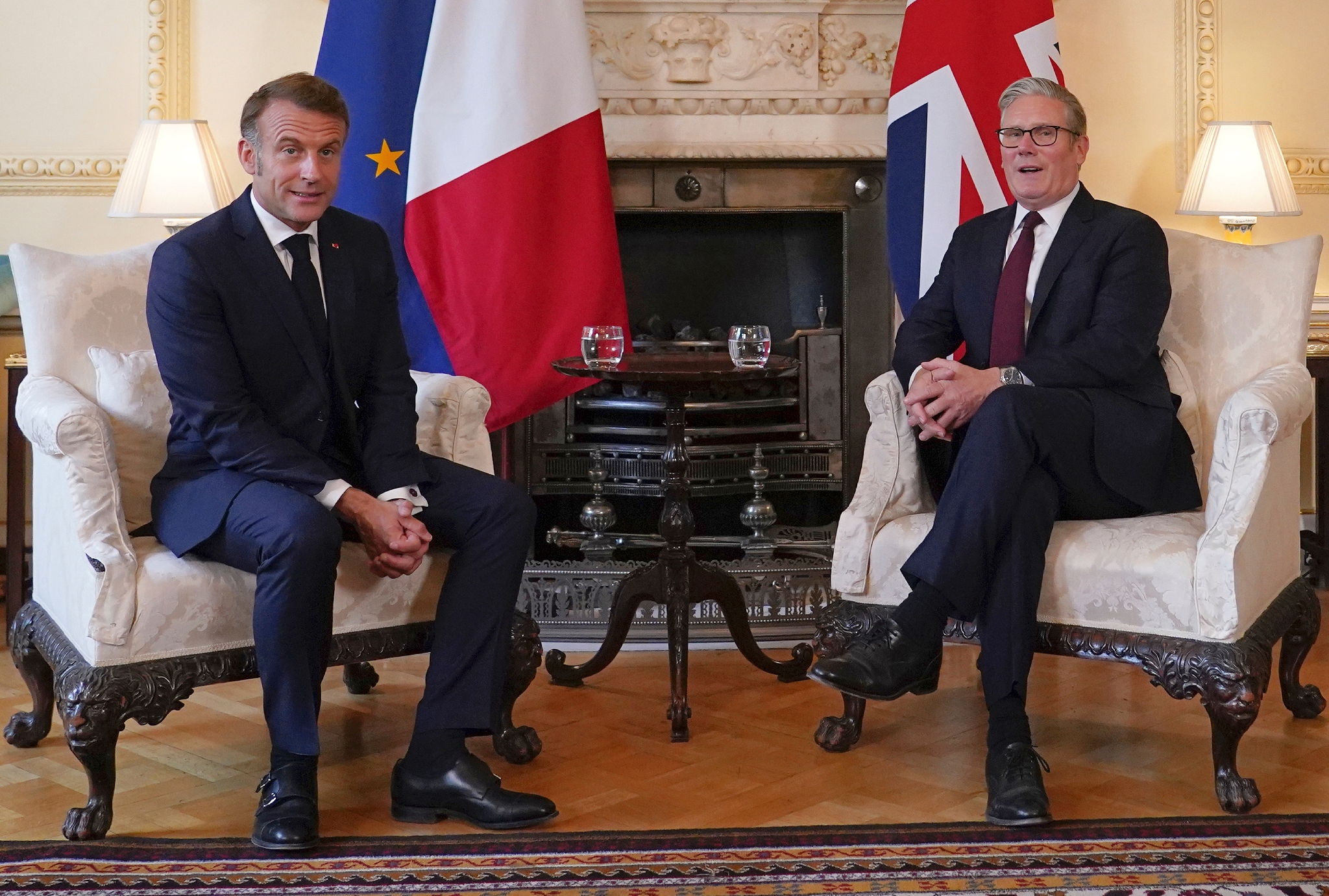 Macron et Starmer font des promesses vides en temps de crise migratoire